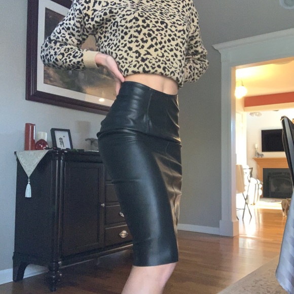 Leather skirt - Picture 2 of 5